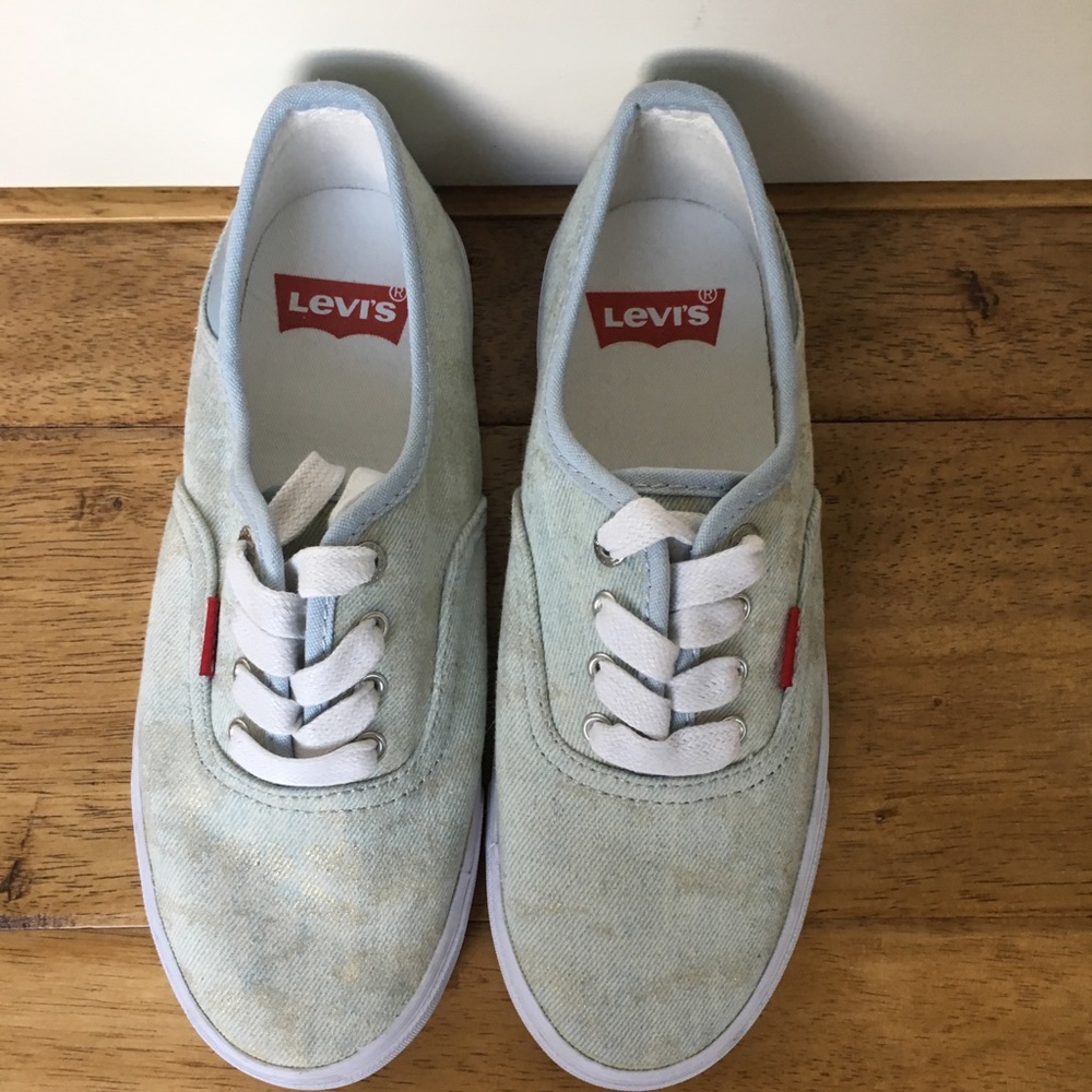 Girls Levi’s Sneakers NWOT